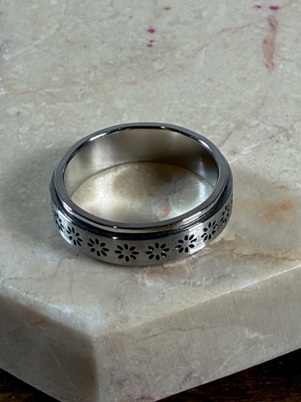 Spinning -Style Floral Band Ring - Stainless Steel